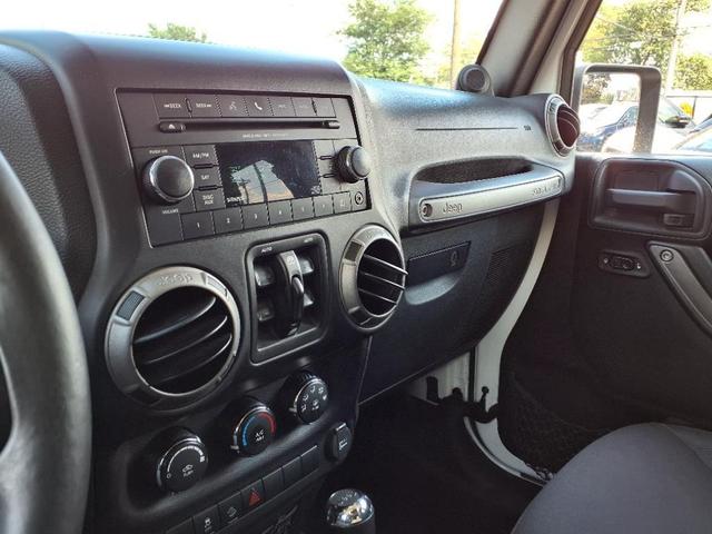 Photo of 2013 Bright White Clearcoat Jeep Wrangler Unlimited