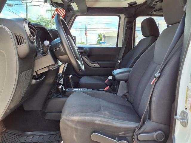 Photo of 2013 Bright White Clearcoat Jeep Wrangler Unlimited