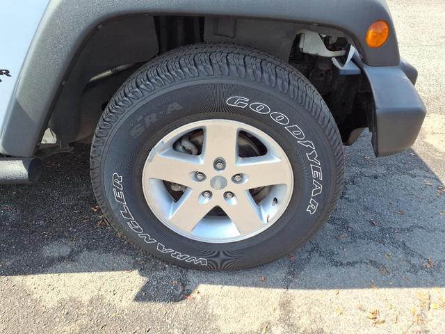 Photo of 2013 Bright White Clearcoat Jeep Wrangler Unlimited