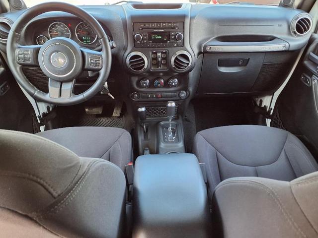 Photo of 2013 Bright White Clearcoat Jeep Wrangler Unlimited