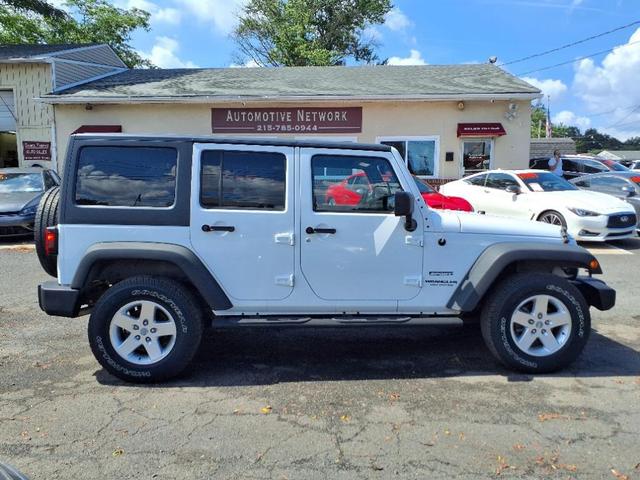 Photo of 2013 Bright White Clearcoat Jeep Wrangler Unlimited