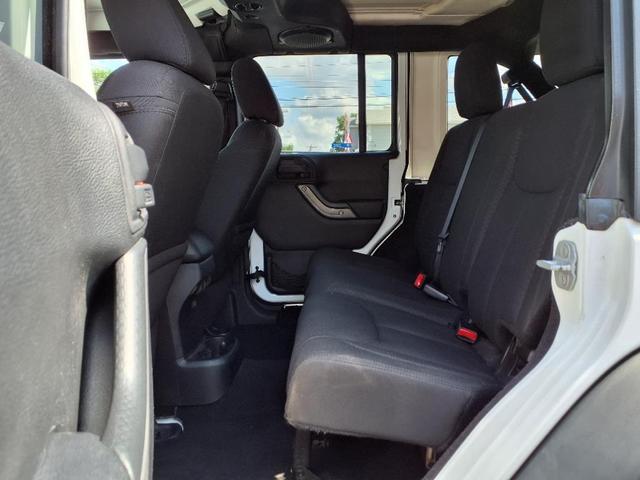 Photo of 2013 Bright White Clearcoat Jeep Wrangler Unlimited