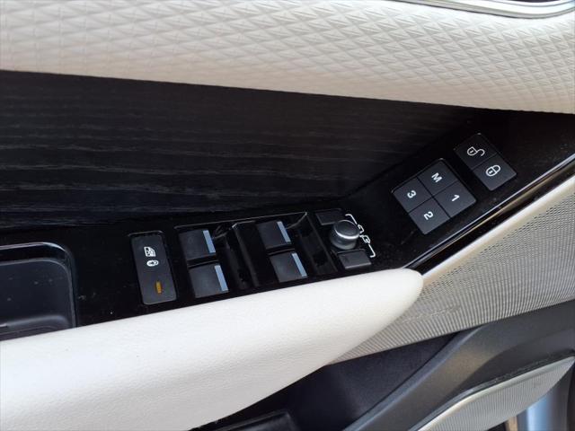 Photo of 2019 Blue Land Rover Range Rover Velar