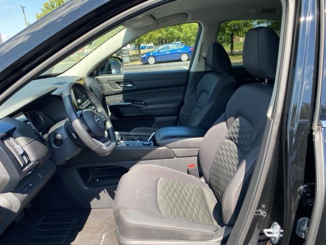 Photo of 2022 Super Black Nissan Pathfinder