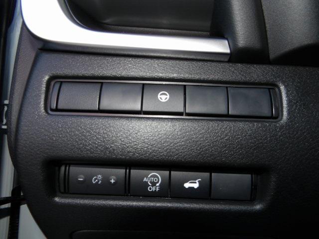 Photo of 2026 Everest White Pearl Tricoat Nissan Rogue