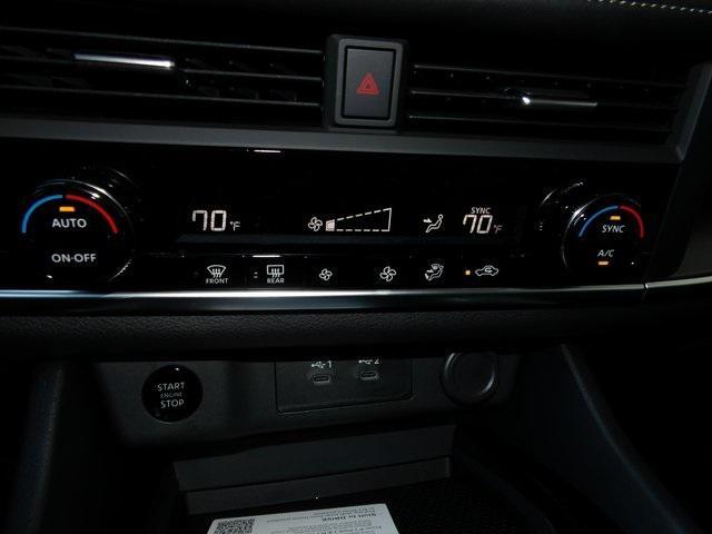 Photo of 2026 Everest White Pearl Tricoat Nissan Rogue