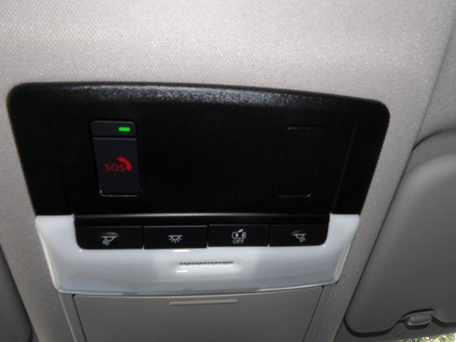 Photo of 2026 Everest White Pearl Tricoat Nissan Rogue