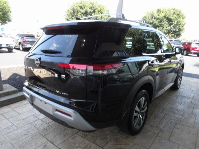 Photo of 2024 Super Black Nissan Pathfinder