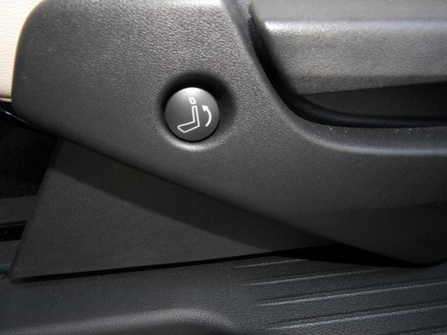Photo of 2024 Super Black Nissan Pathfinder