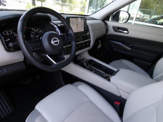 Photo of 2024 Super Black Nissan Pathfinder