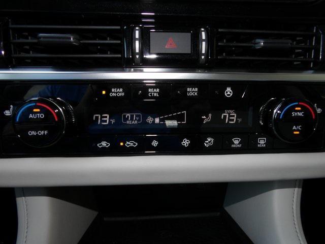 Photo of 2024 Super Black Nissan Pathfinder