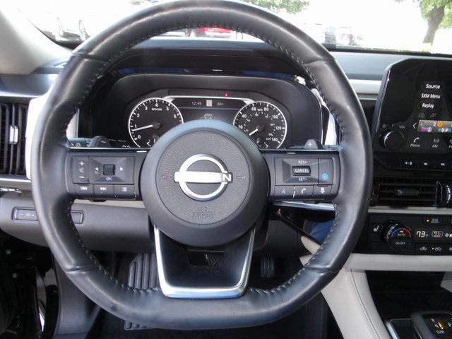 Photo of 2024 Super Black Nissan Pathfinder