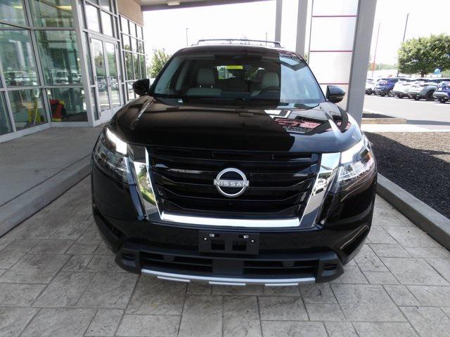 Photo of 2024 Super Black Nissan Pathfinder