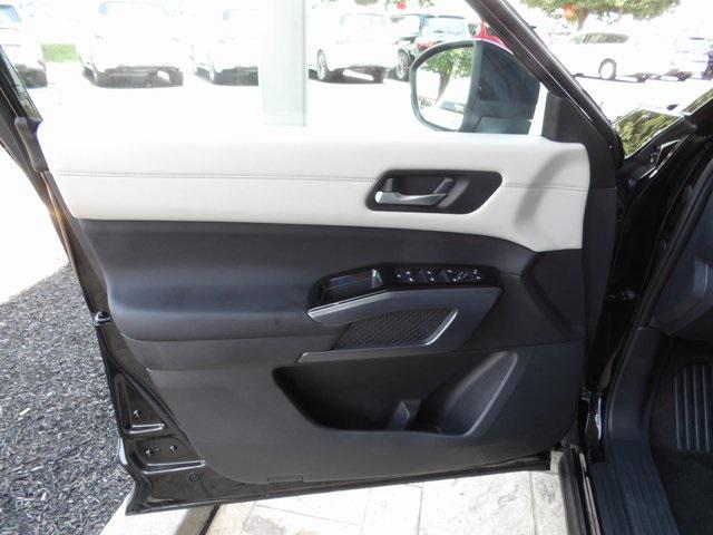 Photo of 2024 Super Black Nissan Pathfinder
