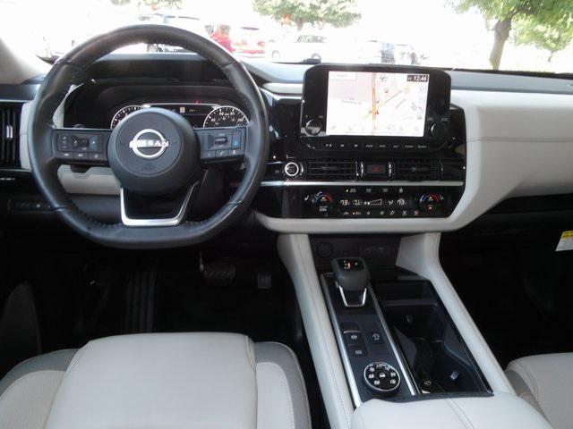 Photo of 2024 Super Black Nissan Pathfinder