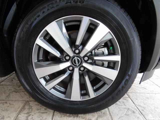 Photo of 2024 Super Black Nissan Pathfinder
