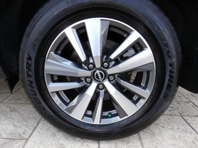 Photo of 2024 Super Black Nissan Pathfinder