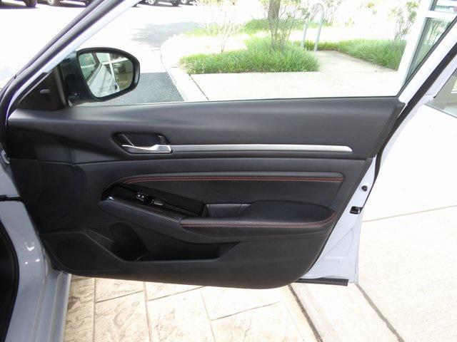 Photo of 2023 Gray Sky Pearl Nissan Altima