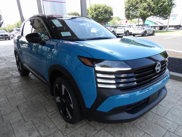 Photo of 2025 Arctic Ice Blue Metallic/Super Black Nissan Kicks