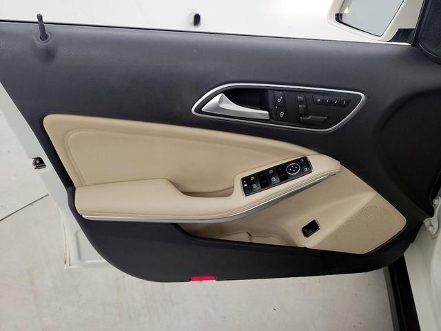 Photo of 2017 White Mercedes-Benz GLA 250