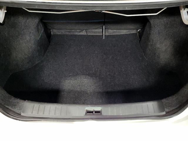 Photo of 2017 White Nissan Sentra