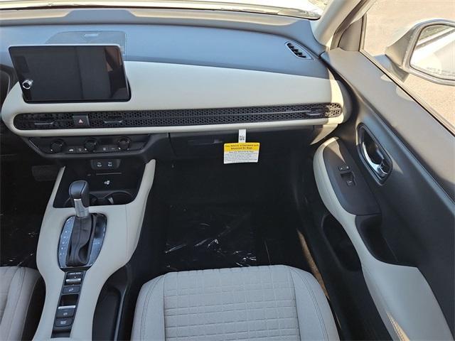 Photo of 2026 Platinum White Honda HR-V