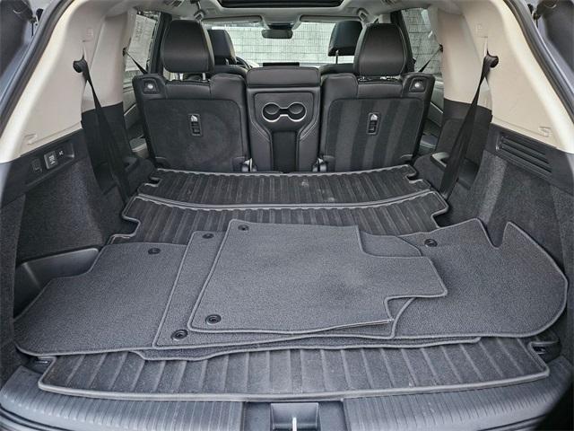 Photo of 2025 Majestic Black Pearl Acura MDX