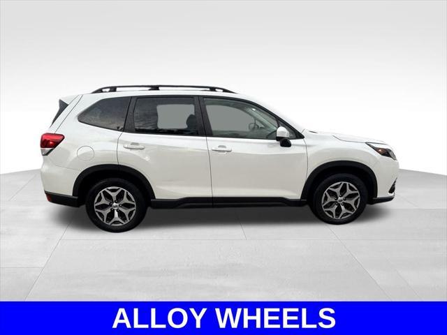 Photo of 2022 Crystal White Pearl Subaru Forester