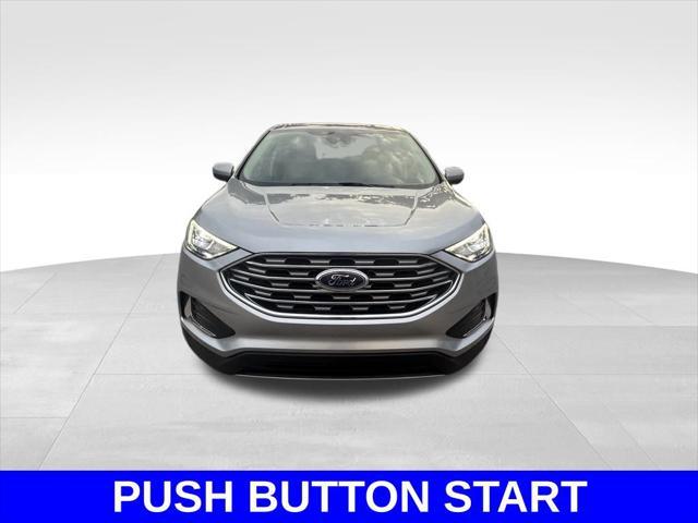 Photo of 2022 Silver Metallic Ford Edge