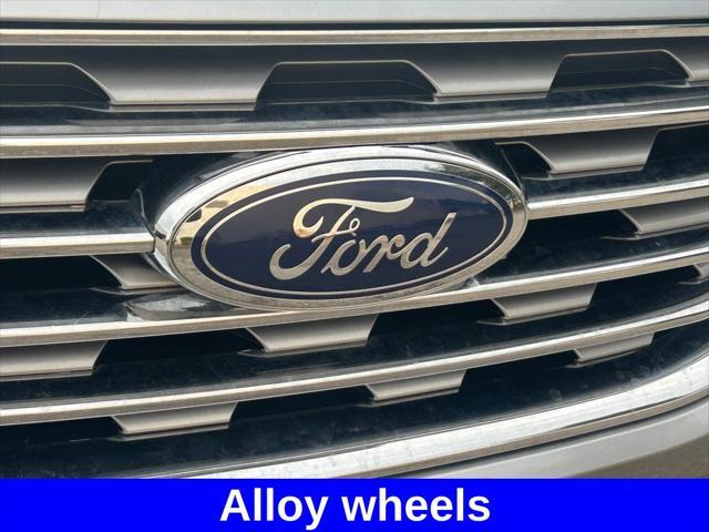 Photo of 2022 Silver Metallic Ford Edge