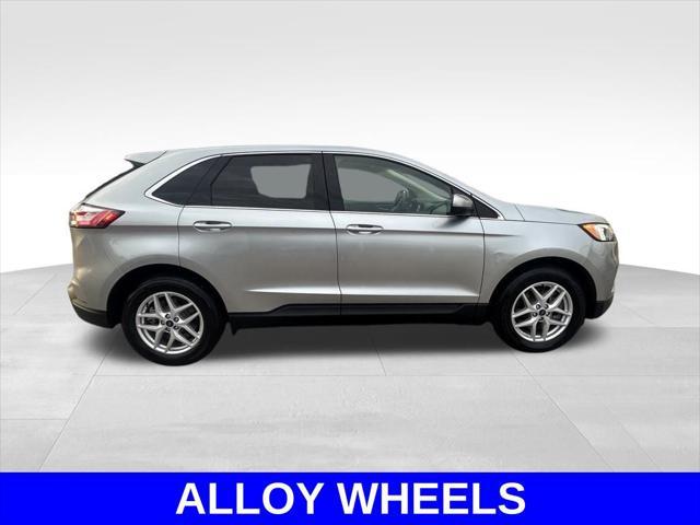 Photo of 2022 Silver Metallic Ford Edge