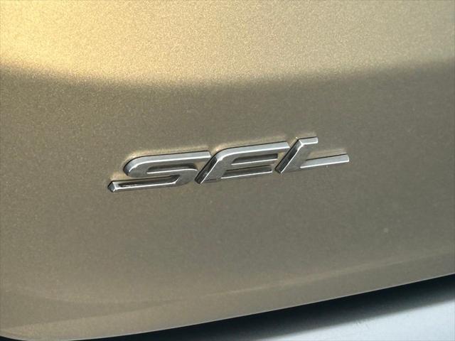 Photo of 2022 Silver Metallic Ford Edge