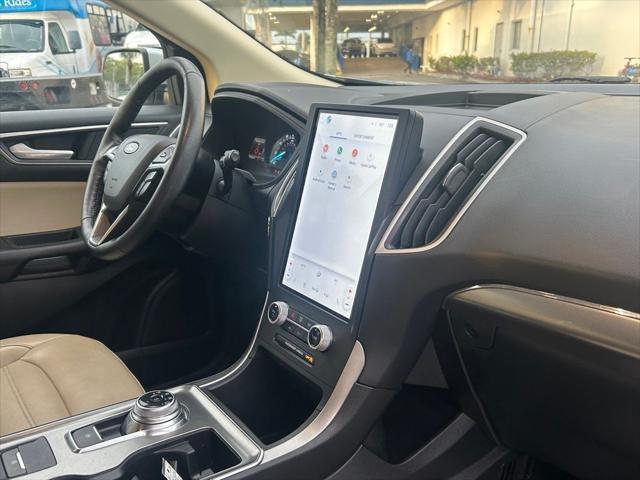 Photo of 2022 Silver Metallic Ford Edge