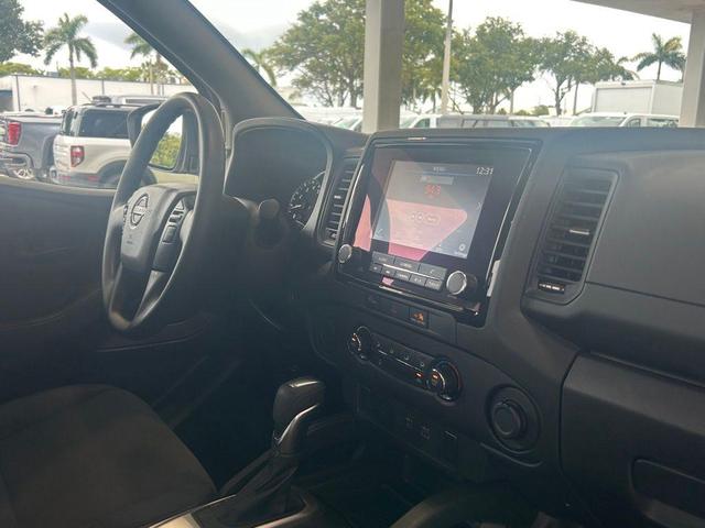 Photo of 2024 Glacier White Nissan Frontier