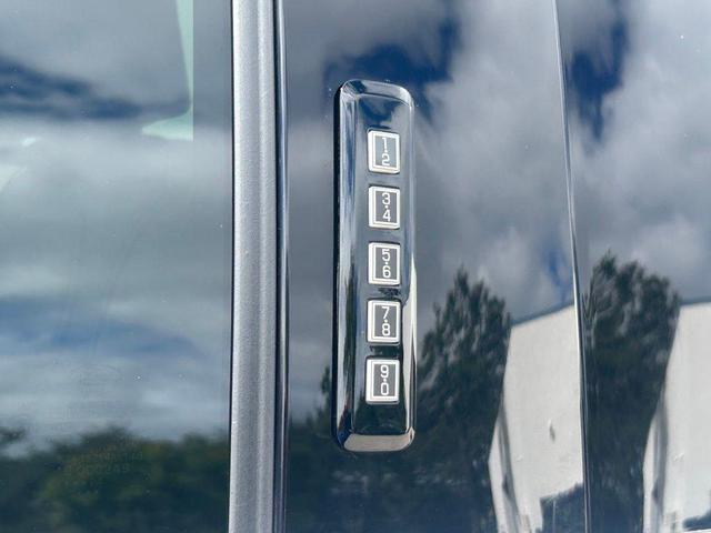 Photo of 2024 Avalanche Ford F-150 Lightning