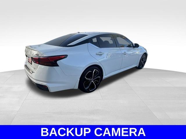 Photo of 2023 Pearl White Tricoat Nissan Altima