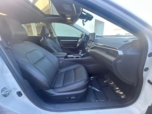Photo of 2023 Pearl White Tricoat Nissan Altima
