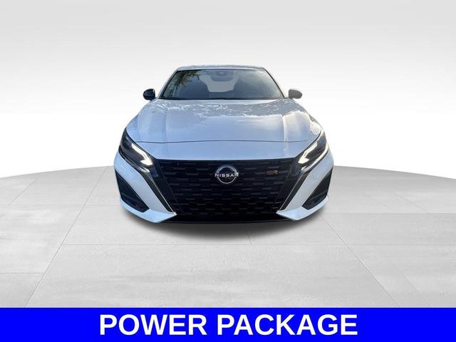 Photo of 2023 Pearl White Tricoat Nissan Altima