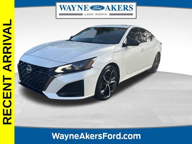Photo of 2023 Pearl White Tricoat Nissan Altima