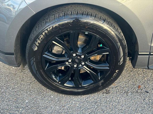Photo of 2024 Carbonized Gray Metallic Ford Edge