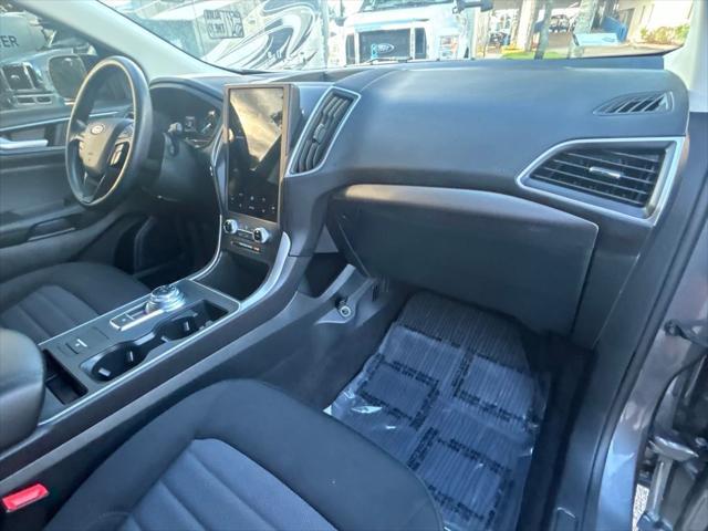 Photo of 2024 Carbonized Gray Metallic Ford Edge