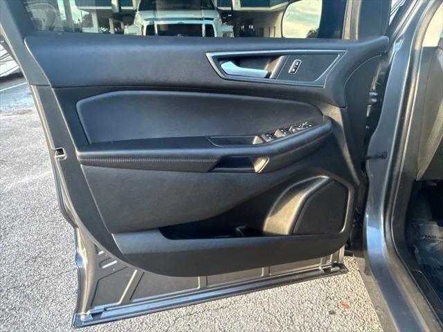 Photo of 2024 Carbonized Gray Metallic Ford Edge