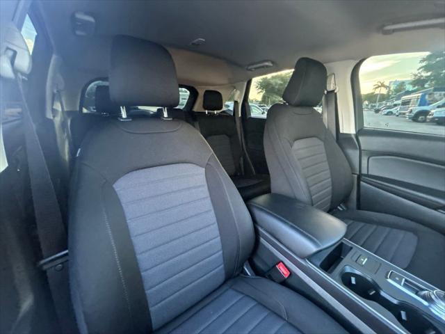 Photo of 2024 Carbonized Gray Metallic Ford Edge