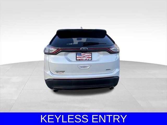 Photo of 2018 White Platinum Ford Edge