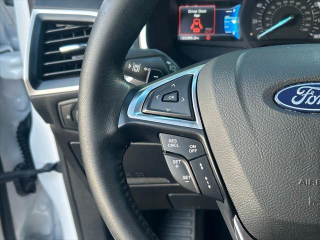 Photo of 2018 White Platinum Ford Edge
