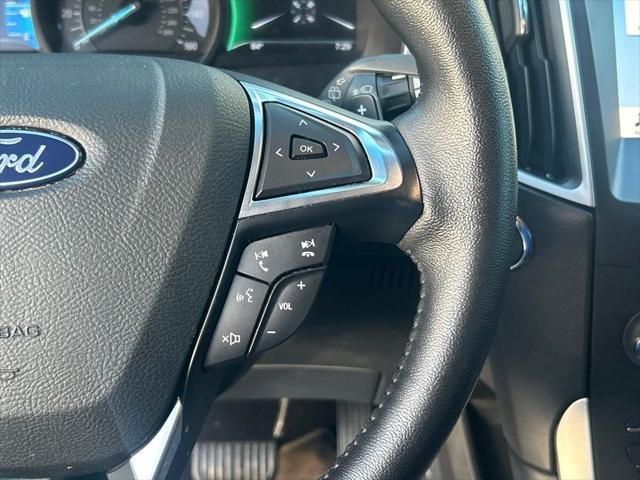 Photo of 2018 White Platinum Ford Edge