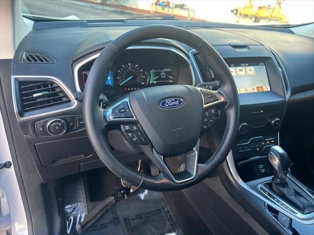 Photo of 2018 White Platinum Ford Edge
