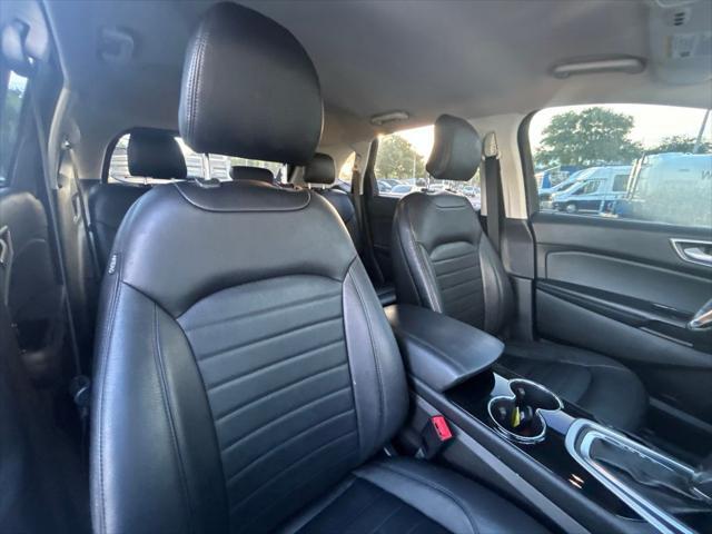 Photo of 2018 White Platinum Ford Edge