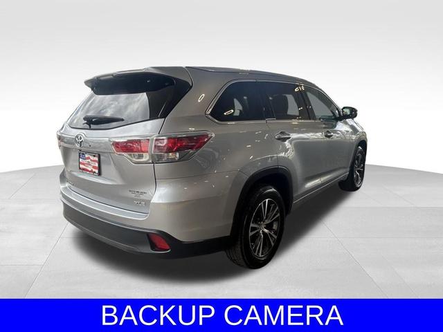Photo of 2016 Silver Sky Metallic Toyota Highlander