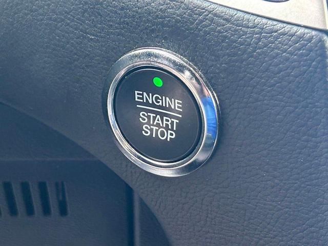 Photo of 2024 Black Metallic Ford Edge